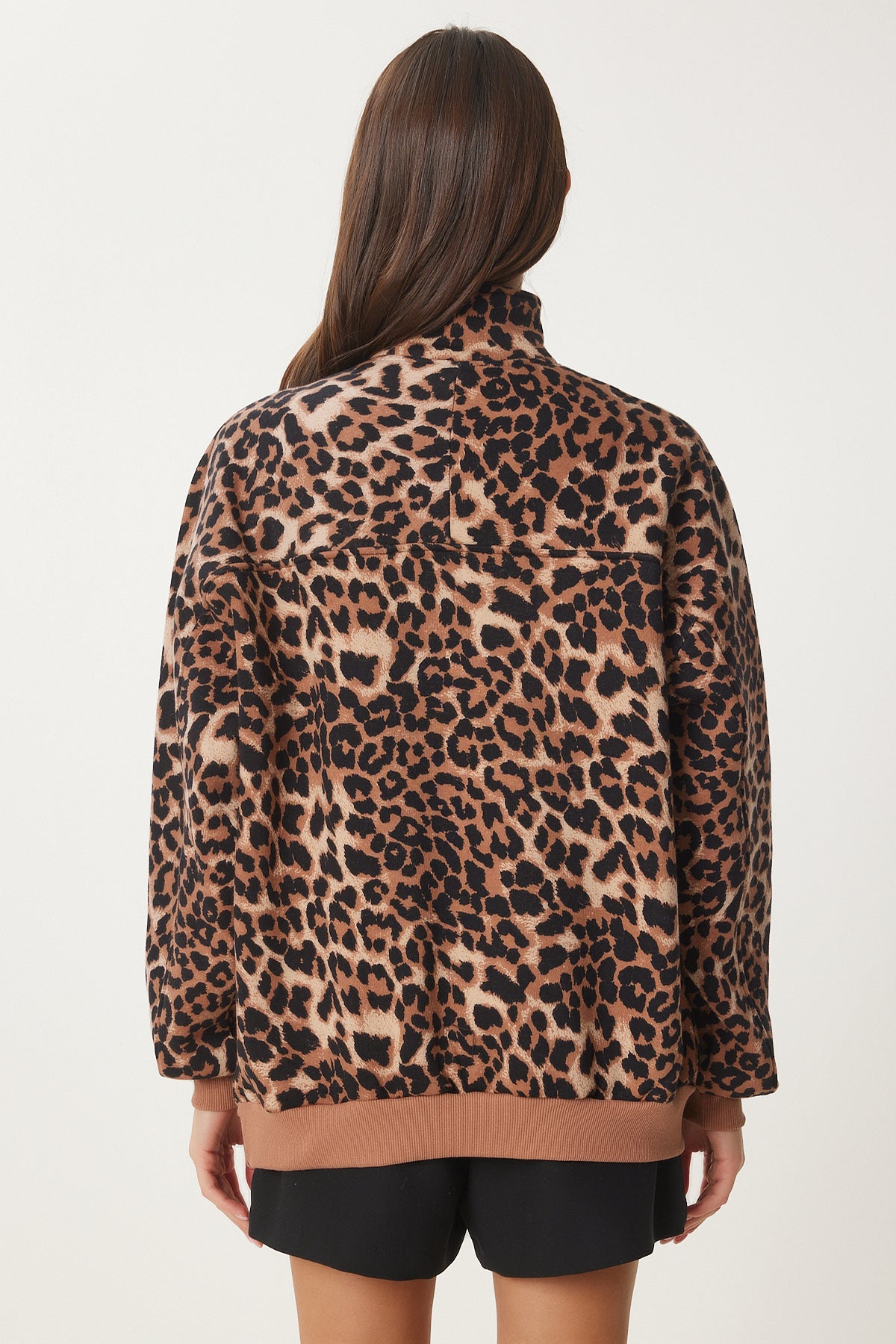 Bisküvi Siyah Leopar Desenli Dik Yaka Şardonlu Sweatshirt DP00226