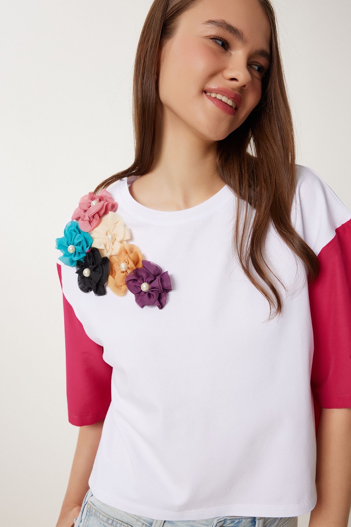 Pembe Beyaz Çiçek Detaylı Crop Örme T-Shirt TP00085