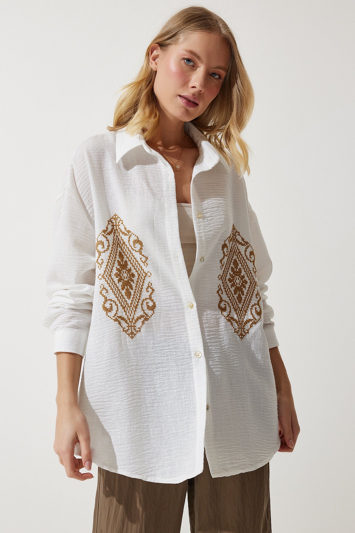 Beyaz Nakışlı Oversize Keten Pamuk Gömlek DM00134