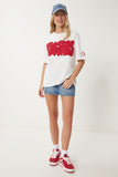 Ekru Sloganlı Boncuk İşlemeli Pamuklu T-Shirt CR00463
