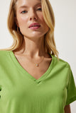 Fıstık Yeşili V Yaka Basic Örme T-Shirt  UB00261