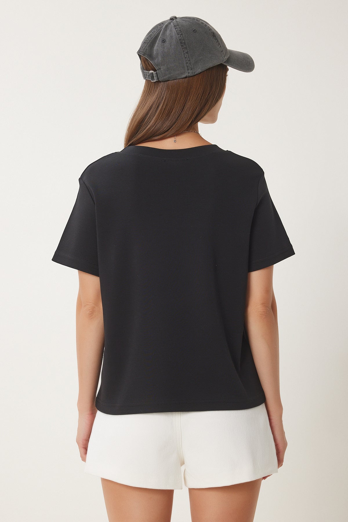 Siyah Kalp Nakışlı Örme T-Shirt DP00242