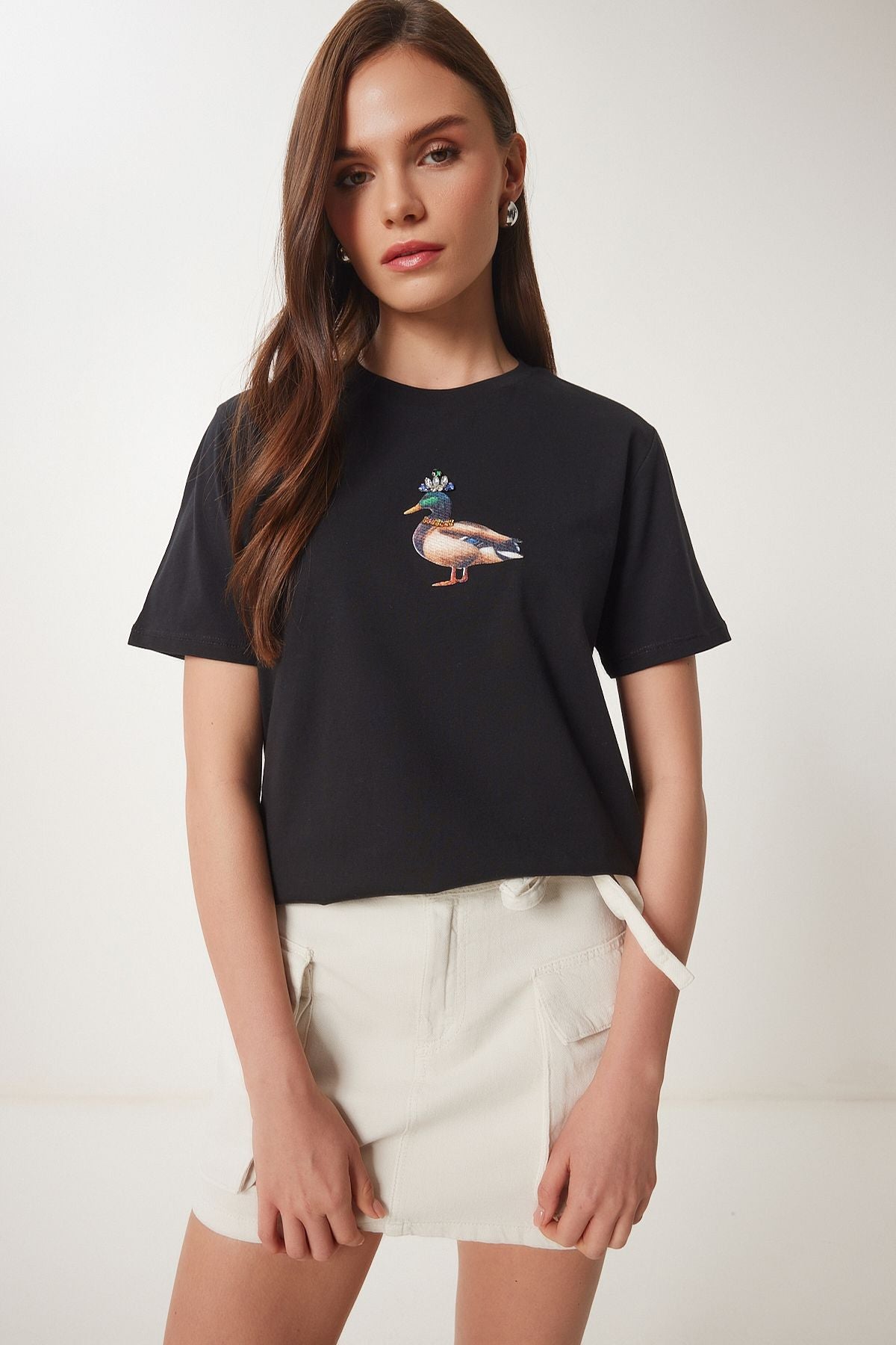 Siyah Taş Detaylı Armalı Pamuklu Örme T-Shirt CR00521