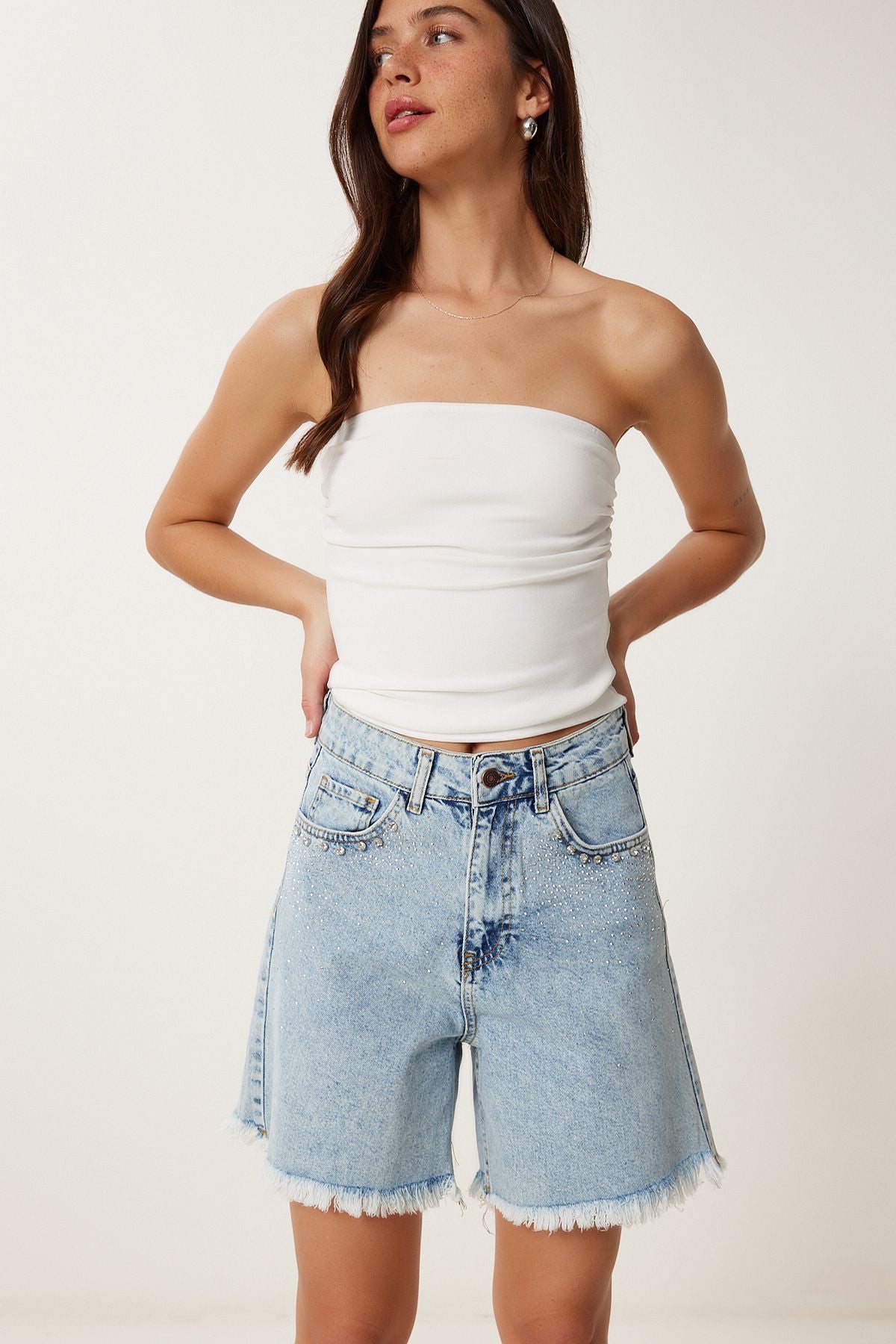 Açık Mavi Taş Detaylı Püsküllü Mini Denim Şort RC00162