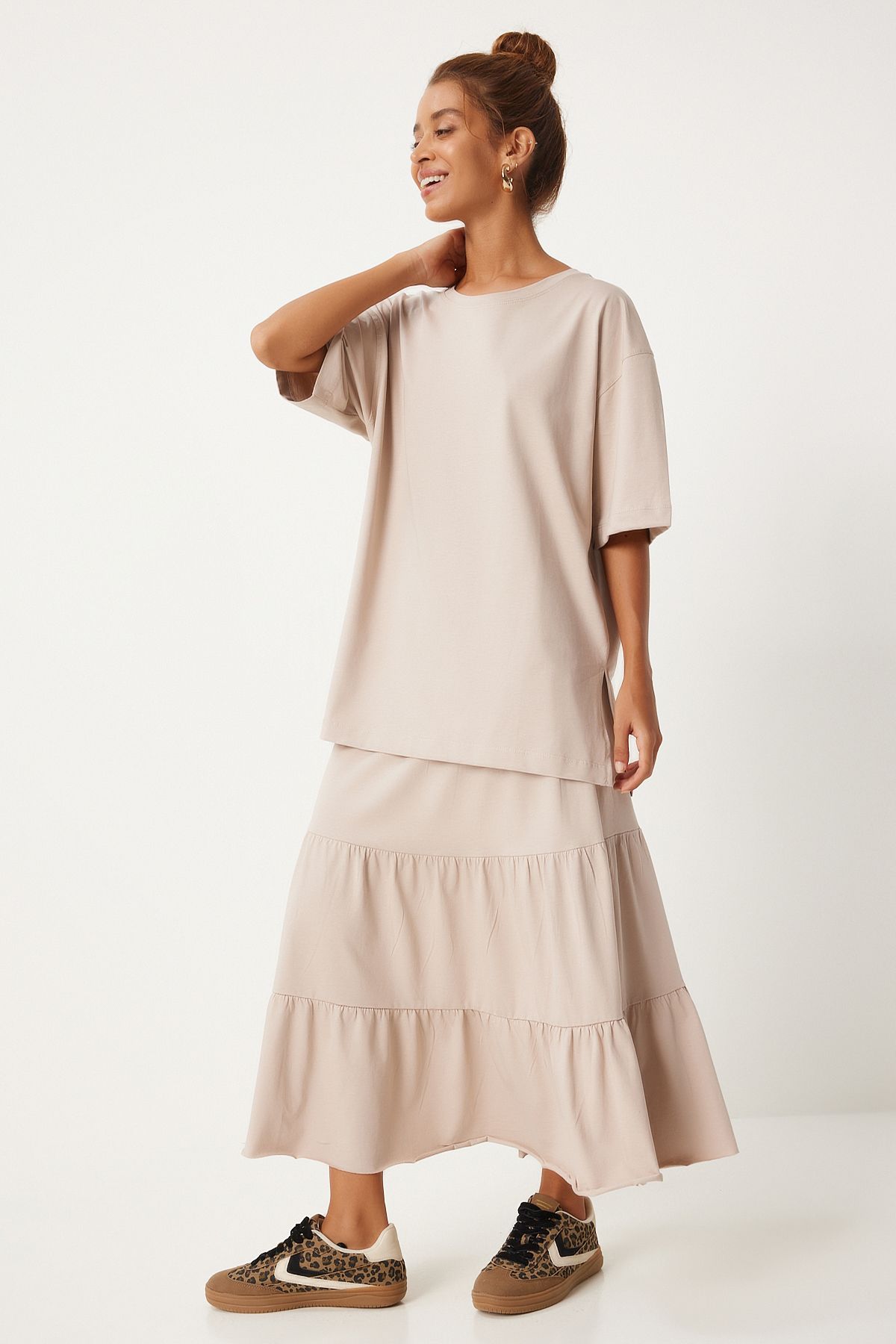 Bej Oversize T-Shirt Volanlı Örme Etek Takım UB00291