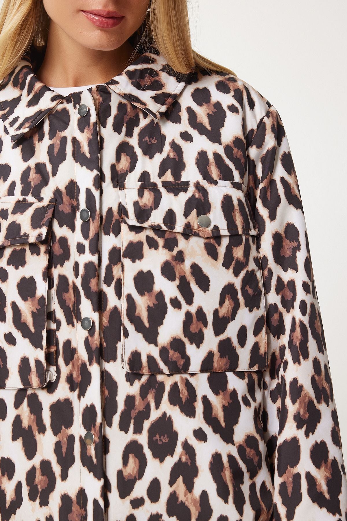Siyah Bej Leopar Desenli Şişme Mont NT00432