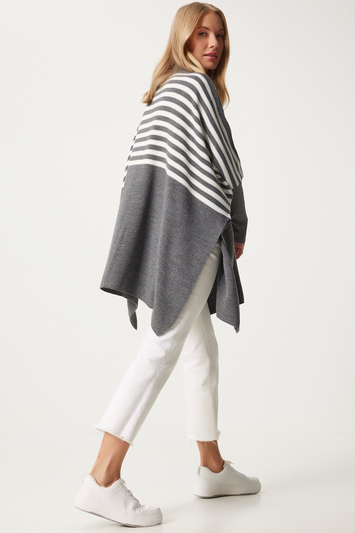 Gri Çizgili Yandan Yırtmaçlı Oversize Panço Kazak DD01336