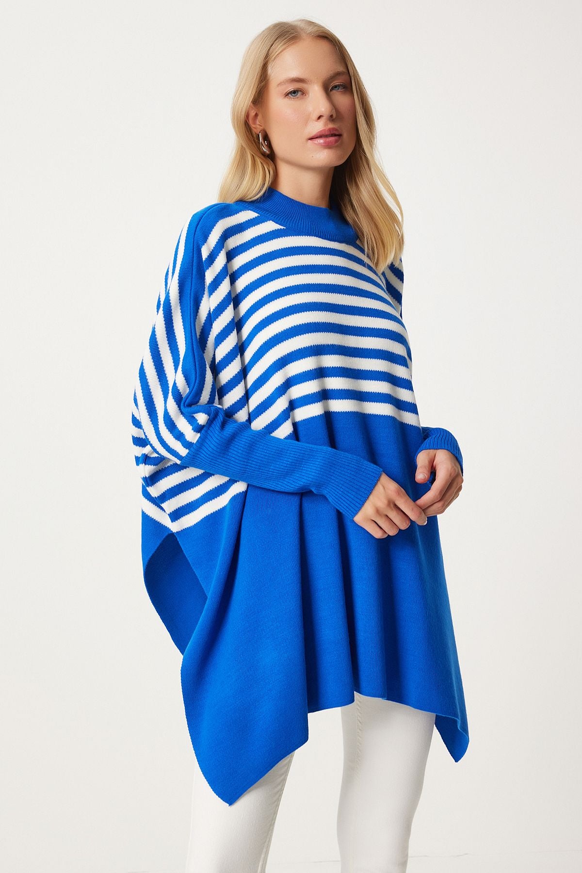 Mavi Çizgili Yandan Yırtmaçlı Oversize Panço Kazak DD01336