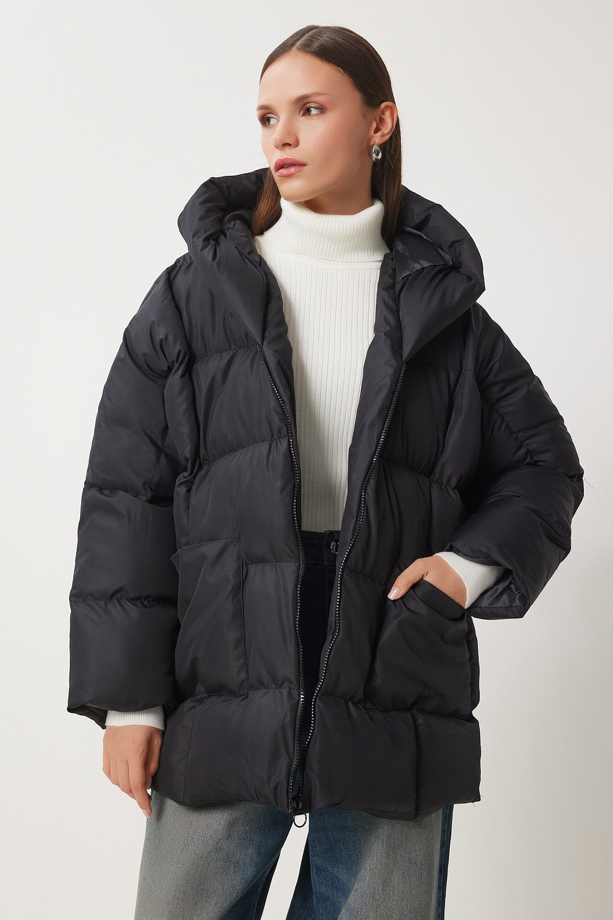 Siyah Kapüşonlu Oversize Şişme Mont RV00002