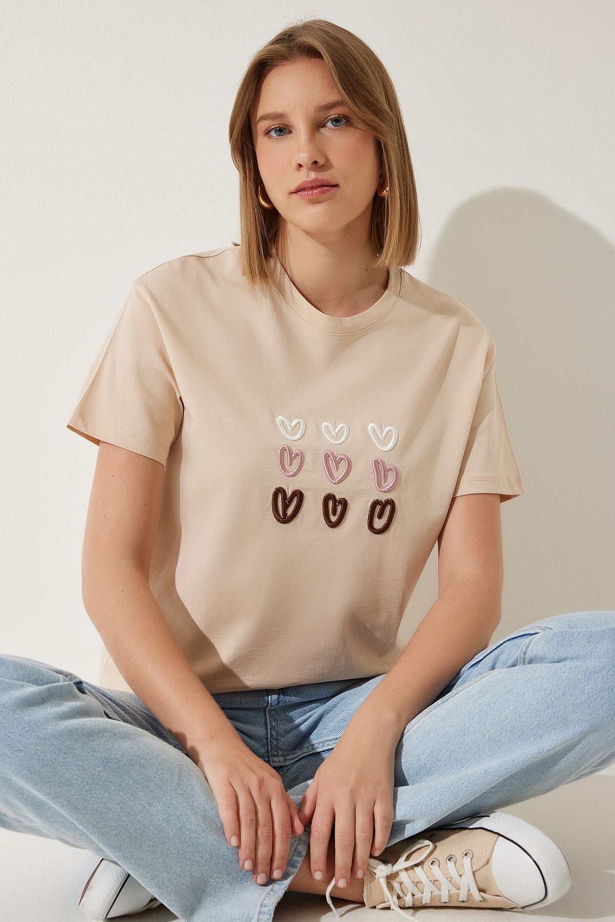 Bisküvi Kalp Nakışlı Pamuklu T-Shirt MP00026