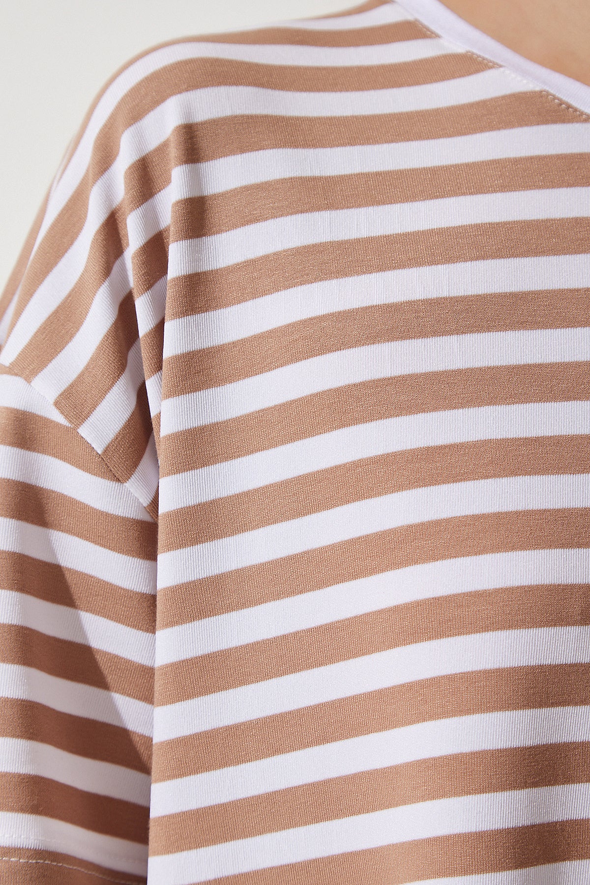 Bisküvi Bisiklet Yaka Çizgili Oversize Örme T-Shirt EN00609