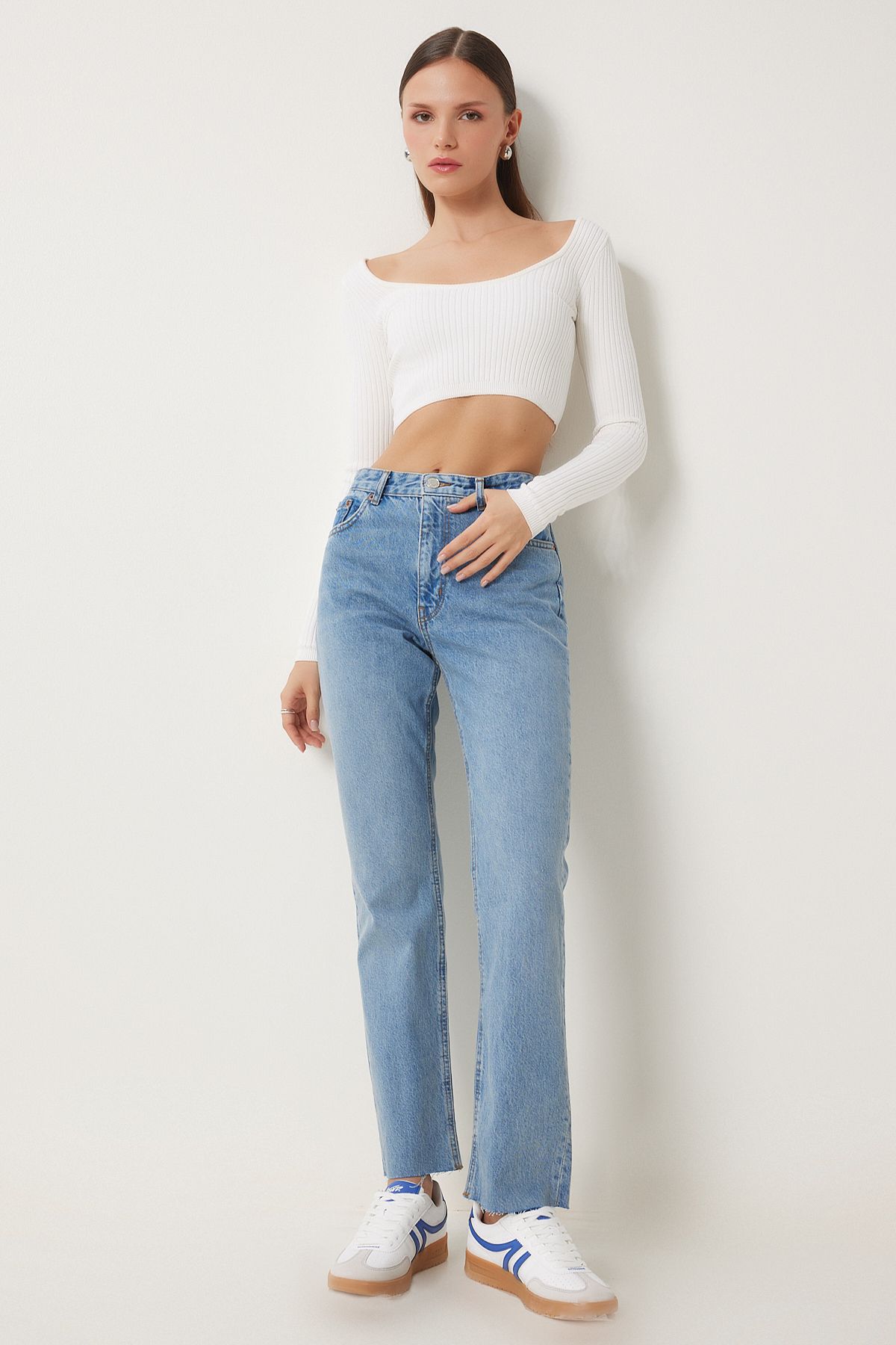 Açık Mavi Orta Bel Straight Jeans UT00025