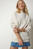 Bej Dik Yaka Basic Şardonlu Sweatshirt UB00166