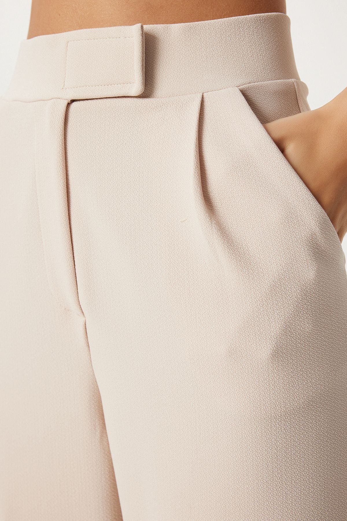 Krem Beli Cırtlı Rahat Dokuma Pantolon RV00150