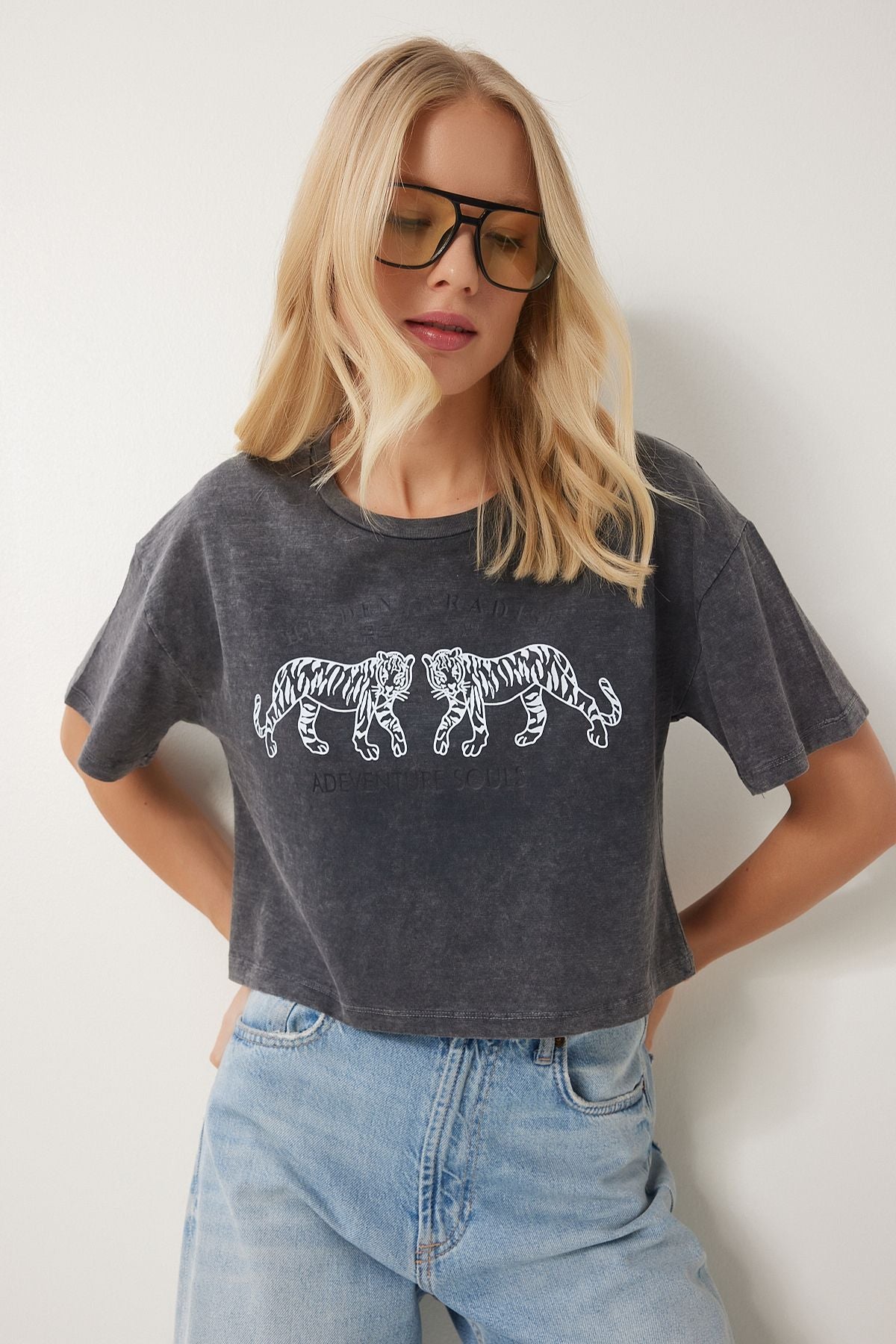 Antrasit Baskılı Yıkamalı Crop Örme T-Shirt AN00221