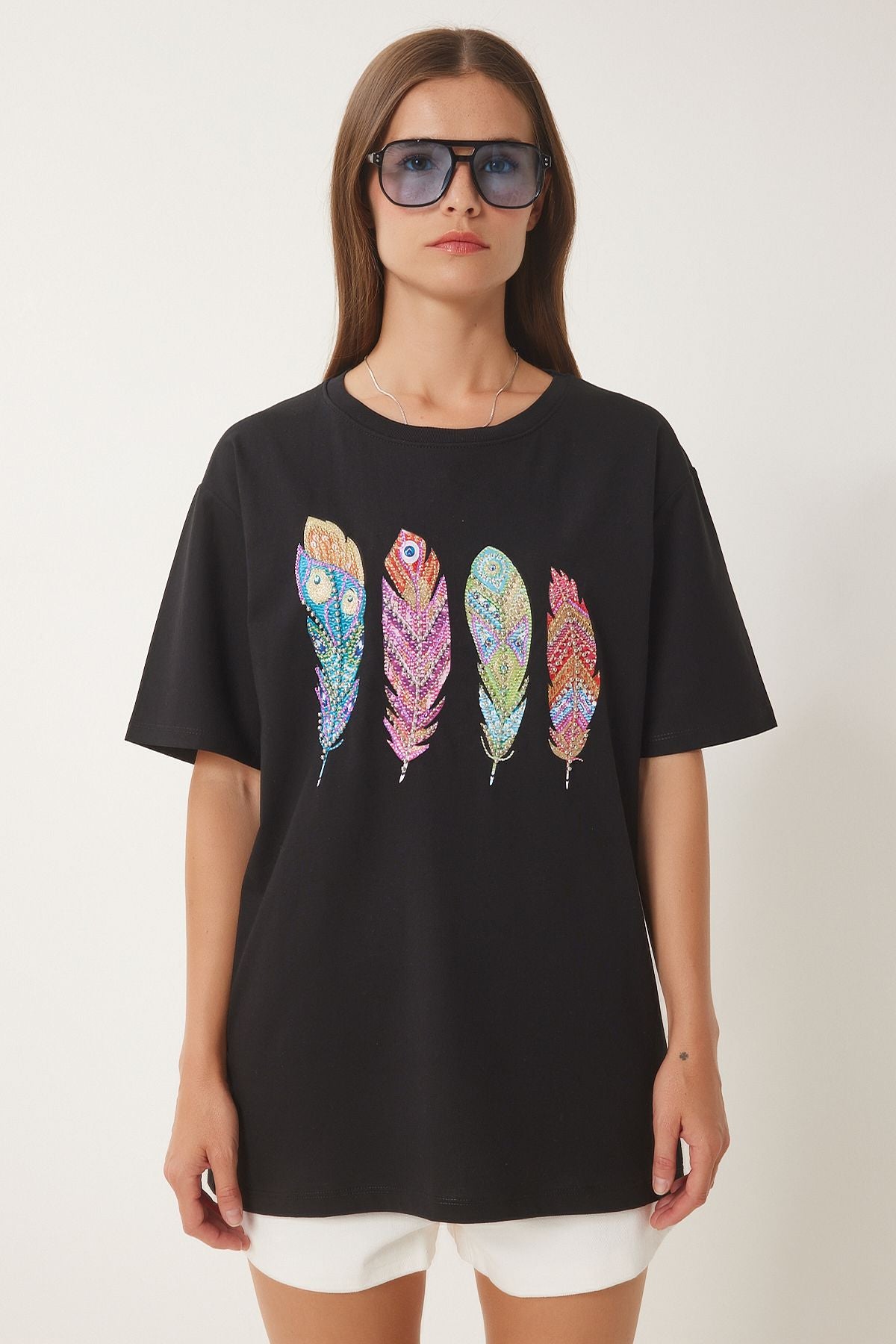 Siyah Boncuk Detaylı Baskılı Örme T-Shirt BW00003