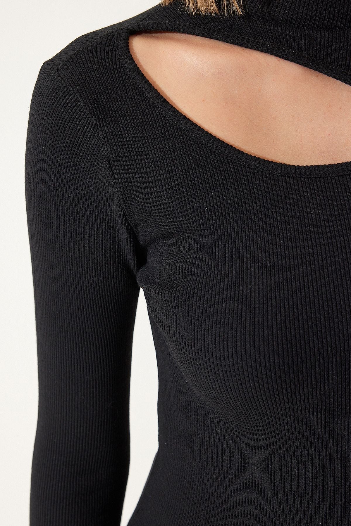 Siyah Cut Out Detaylı Fitilli Örme Bluz GT00065