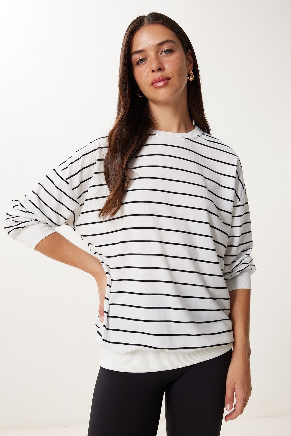Beyaz Siyah Çizgili Oversize Örme Sweatshirt ZV00339