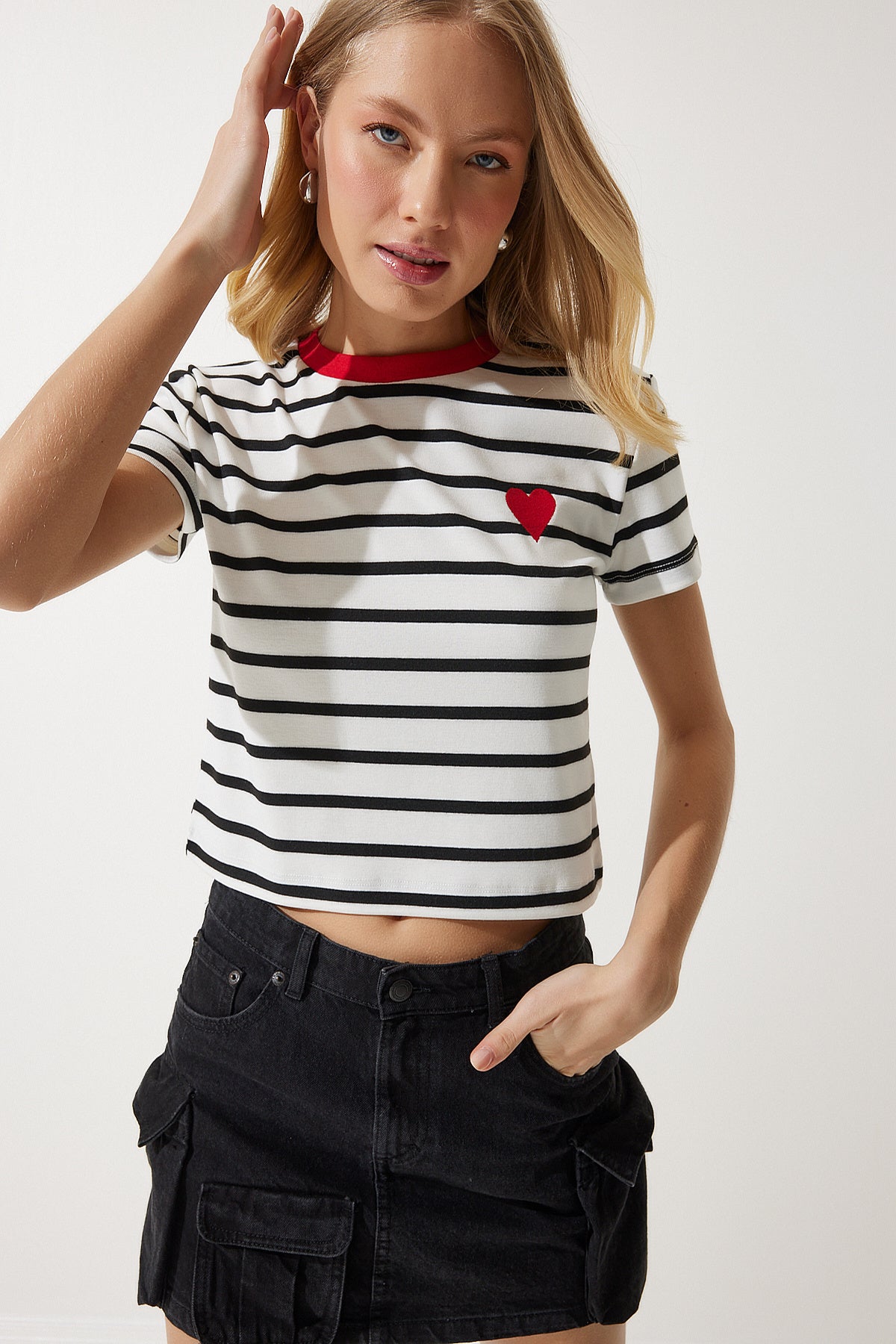 Beyaz Kalp Nakışlı Çizgili Pamuklu Örme T-Shirt CR00432