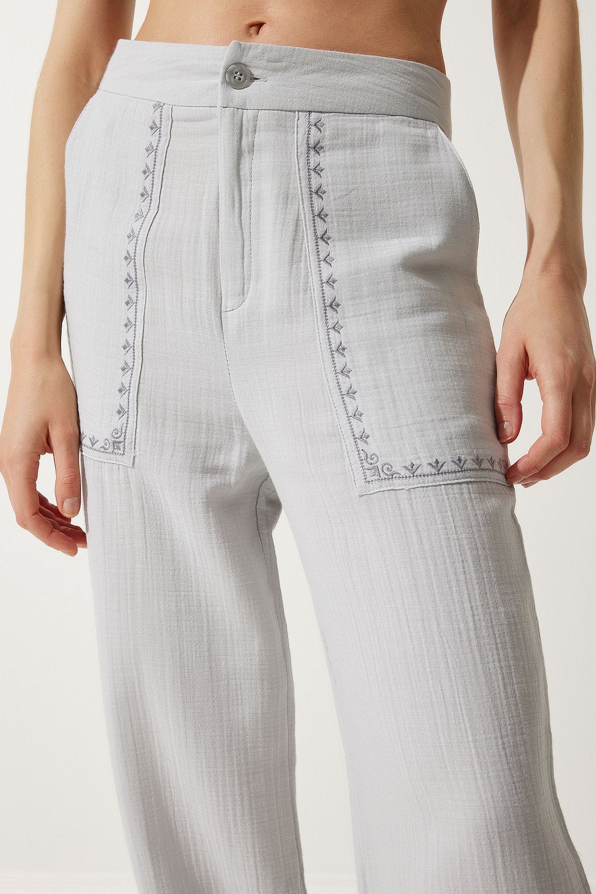 Gri Nakış Detaylı Müslin Pantolon SF00019