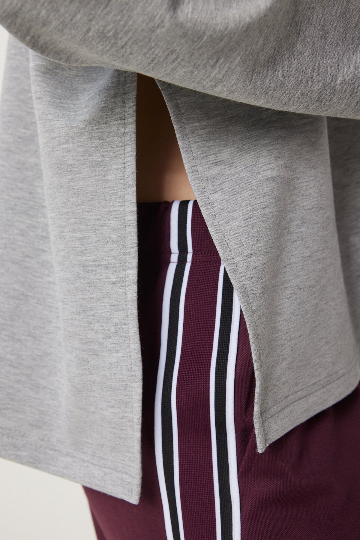 Gri Melanj Yandan Yırtmaçlı Oversize Örme Sweatshirt UL00050