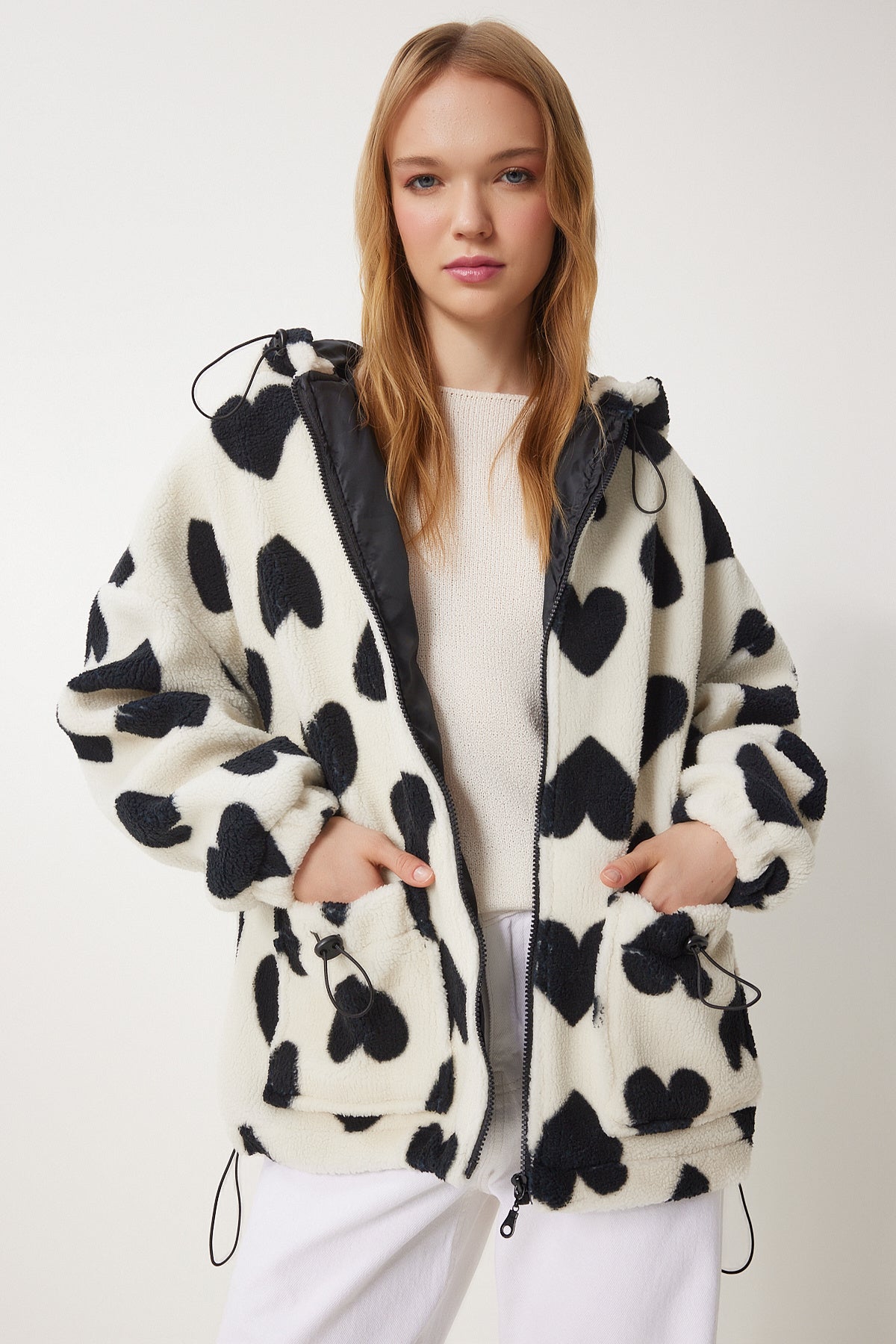 Ekru Siyah Kalpli Kapüşonlu Oversize Peluş Mont RI00001