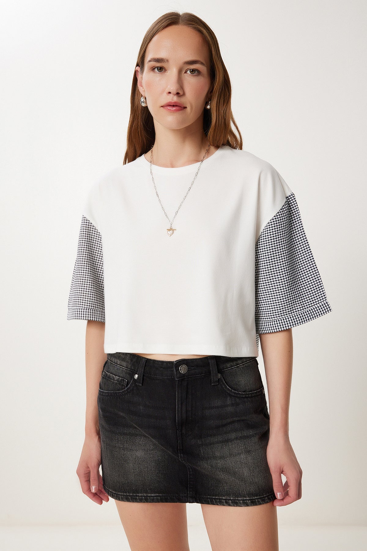 Beyaz Siyah Kareli Örme Crop T-Shirt TP00088