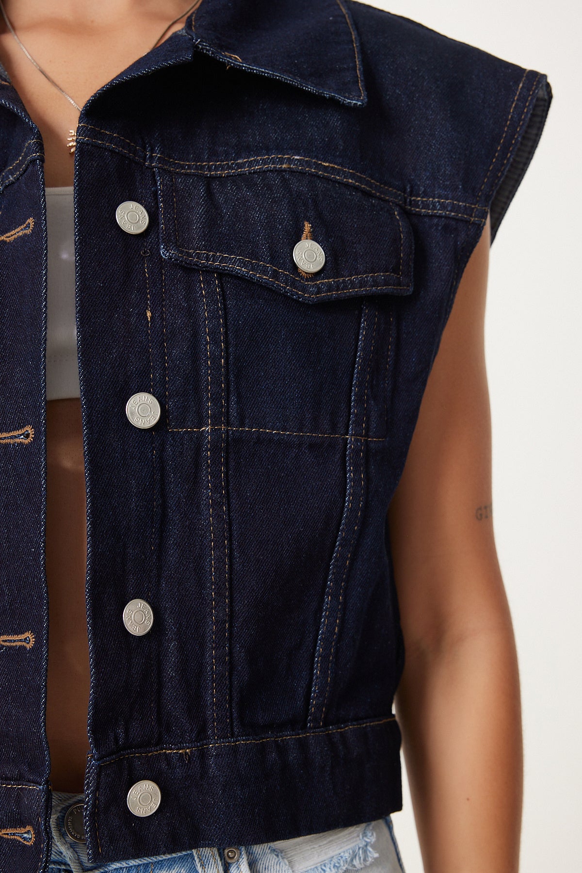 Koyu Mavi Kapaklı Cepli Crop Denim Yelek RV00216