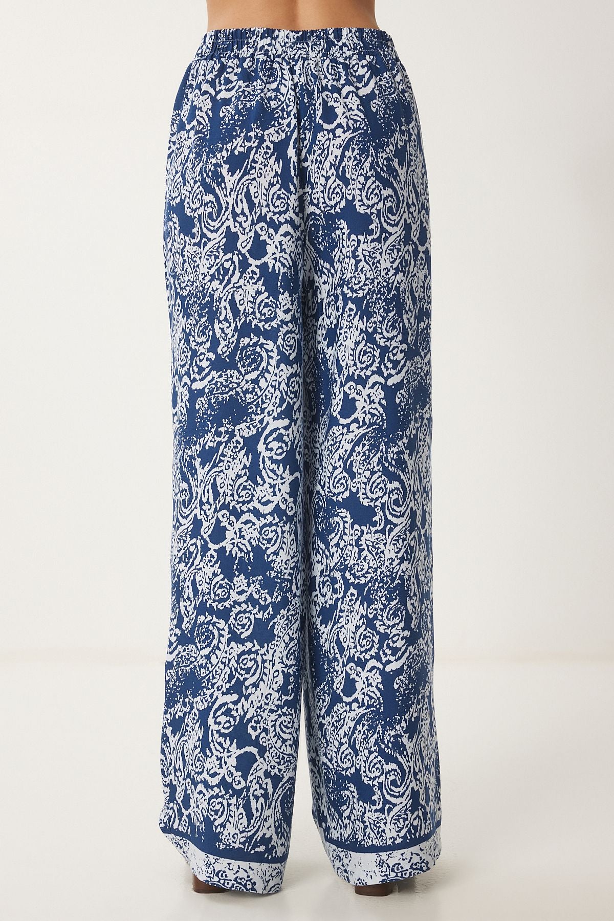 Lacivert Beyaz Desenli Crop Bluz Pantolon Takım ZV00270