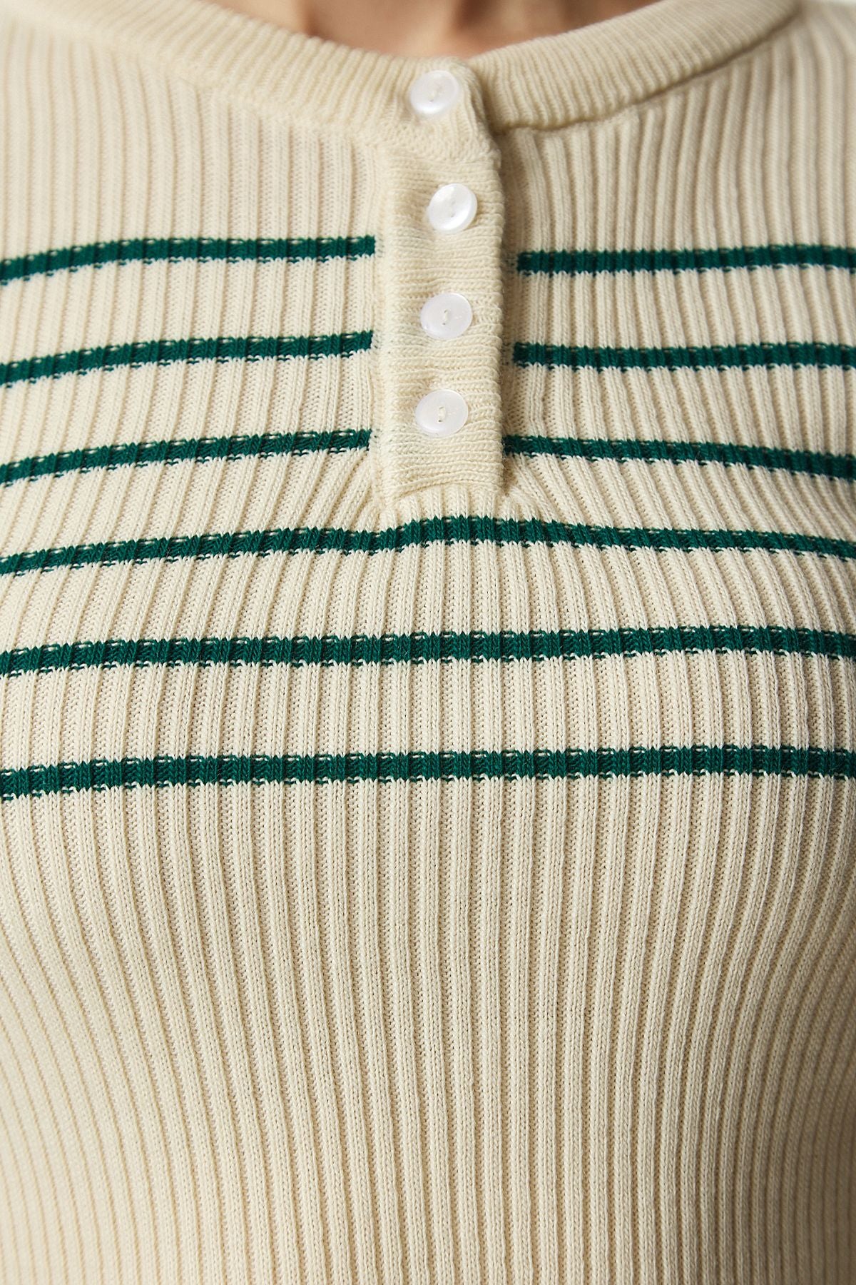 Krem Yeşil Düğmeli Yaka Fitilli Crop Triko Bluz NF00077