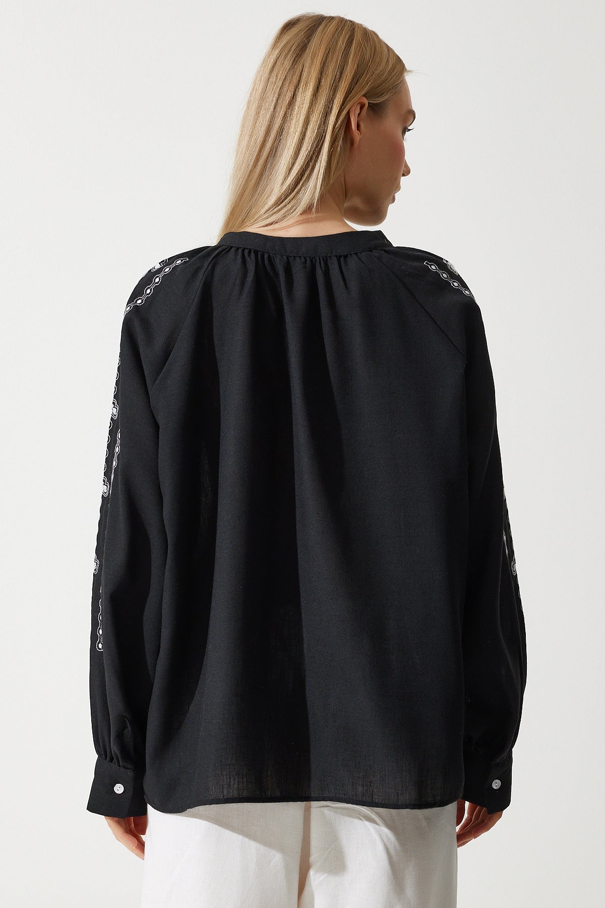 Siyah Nakışlı Oversize Keten Bluz RG00038