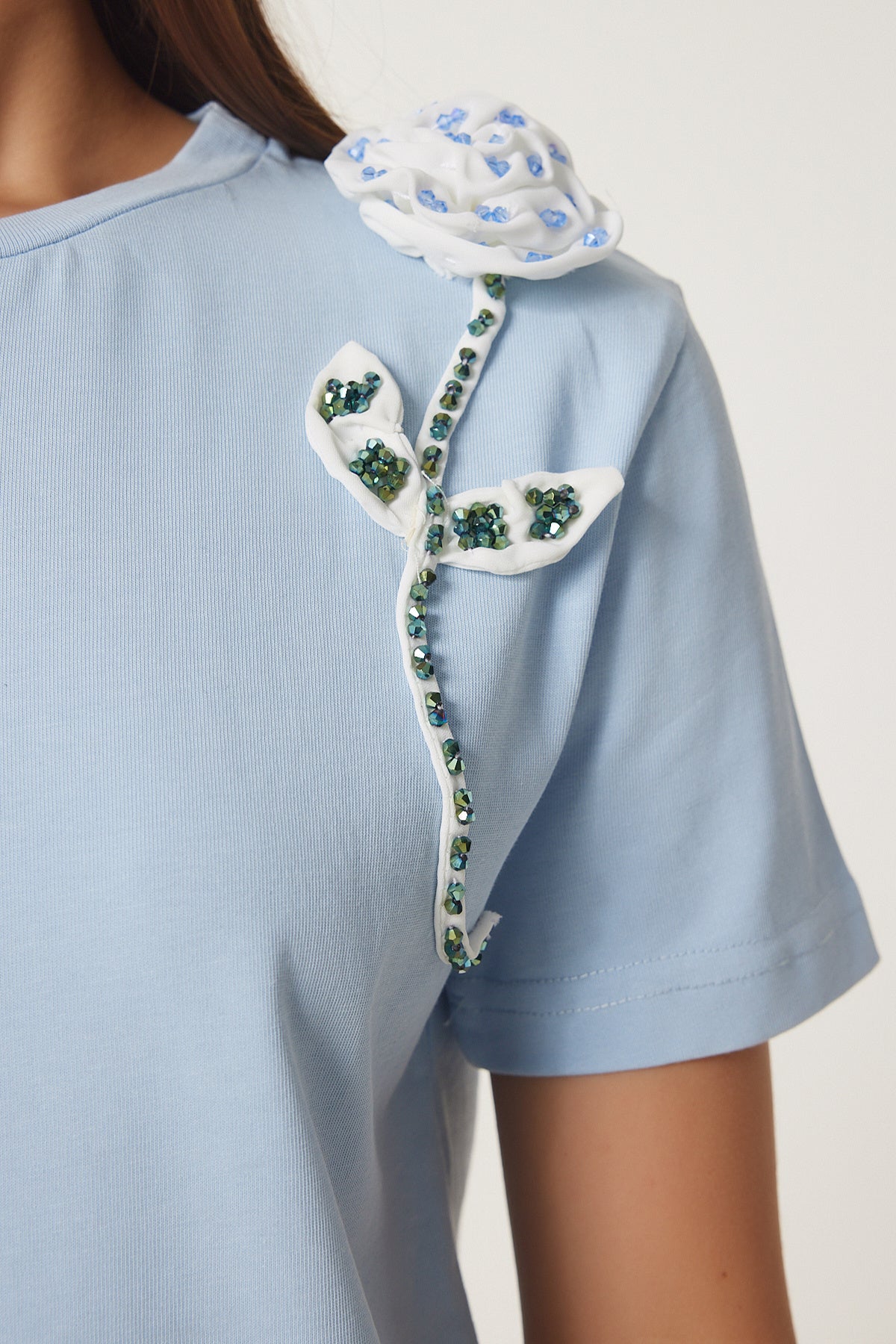 Gök Mavi Boncuklu Çiçek Detaylı Örme T-Shirt JH00051