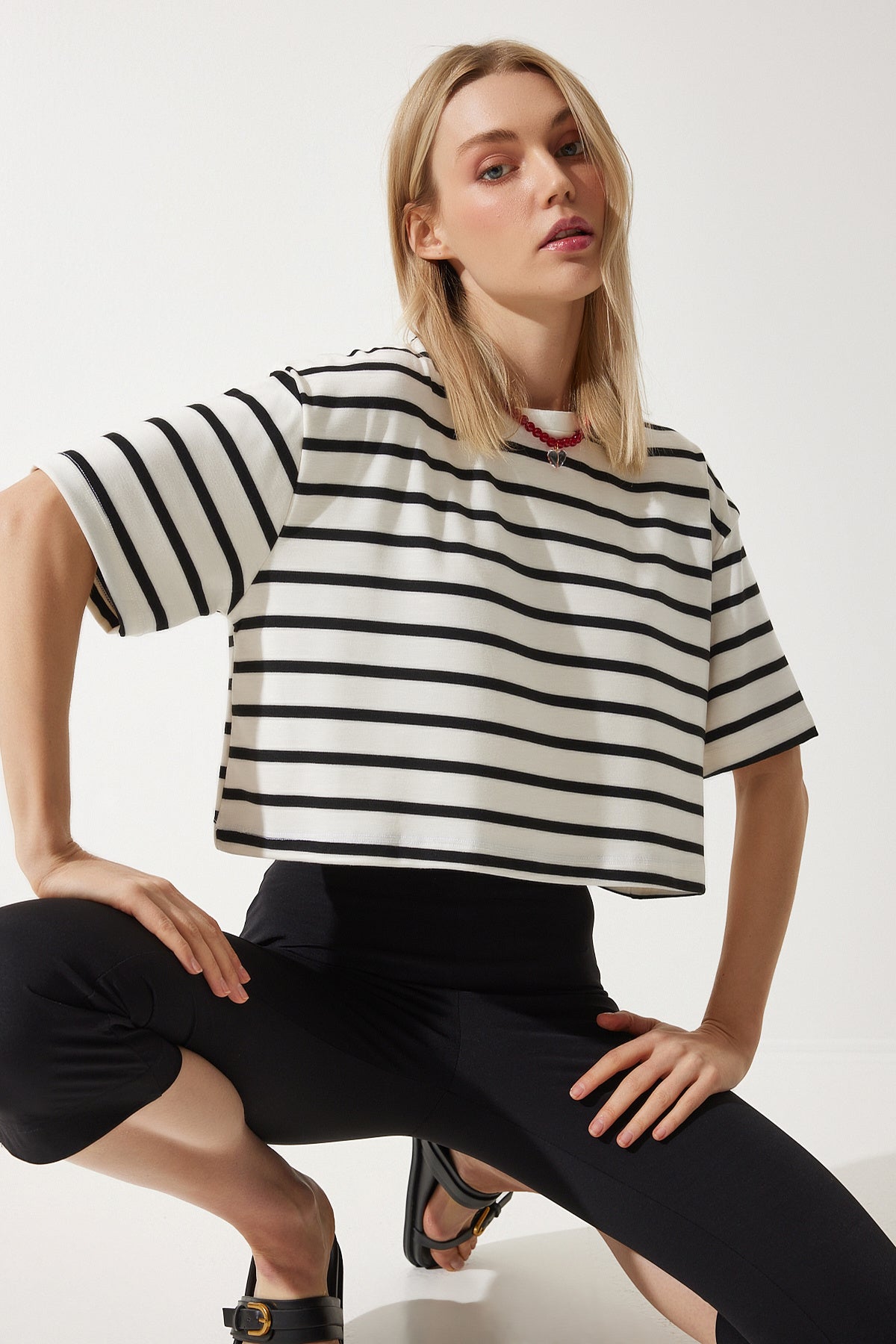 Beyaz Siyah Çizgili Oversize Crop Örme T-Shirt BP00162