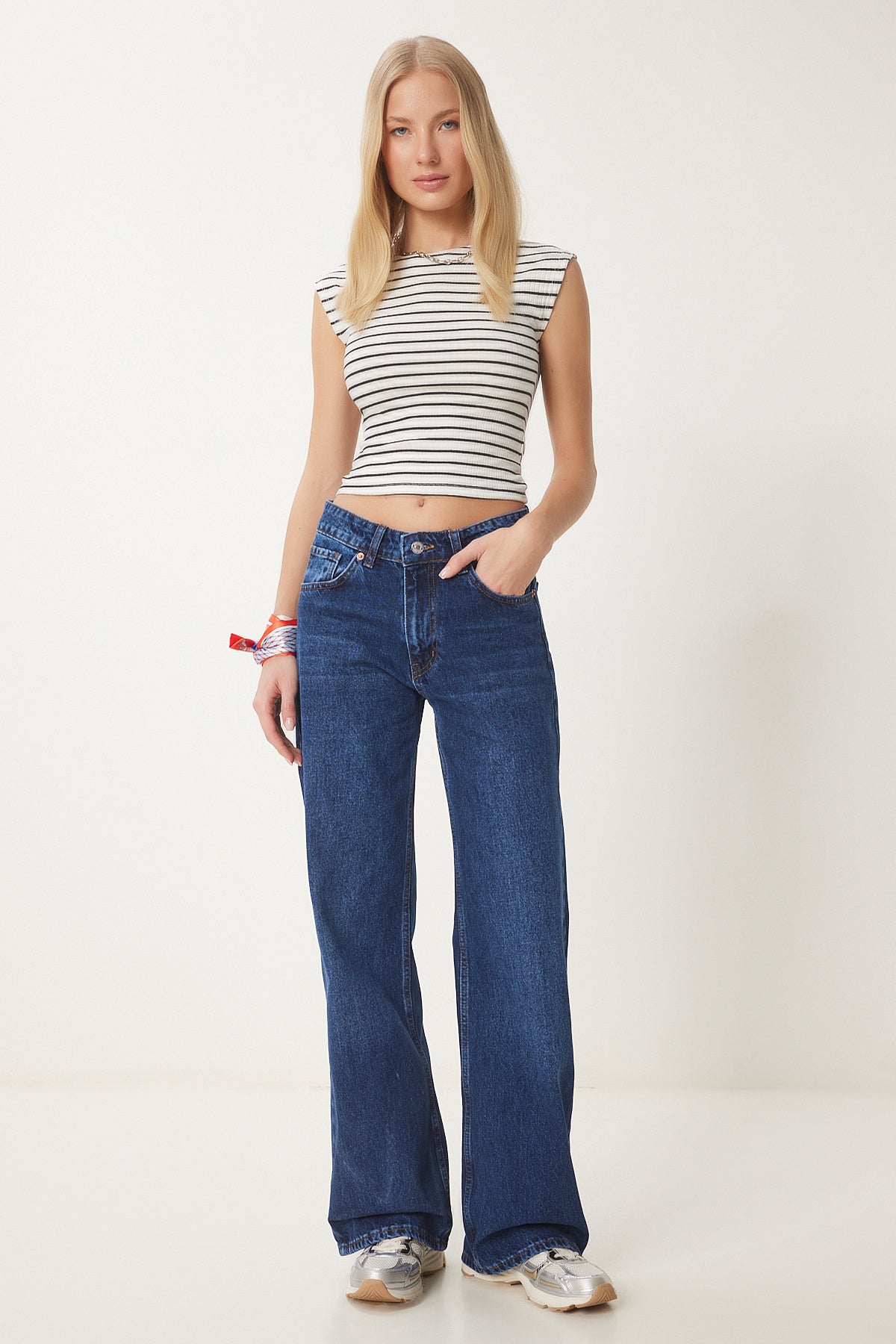 Mavi Geniş Paça Yıkamalı Jeans US00960
