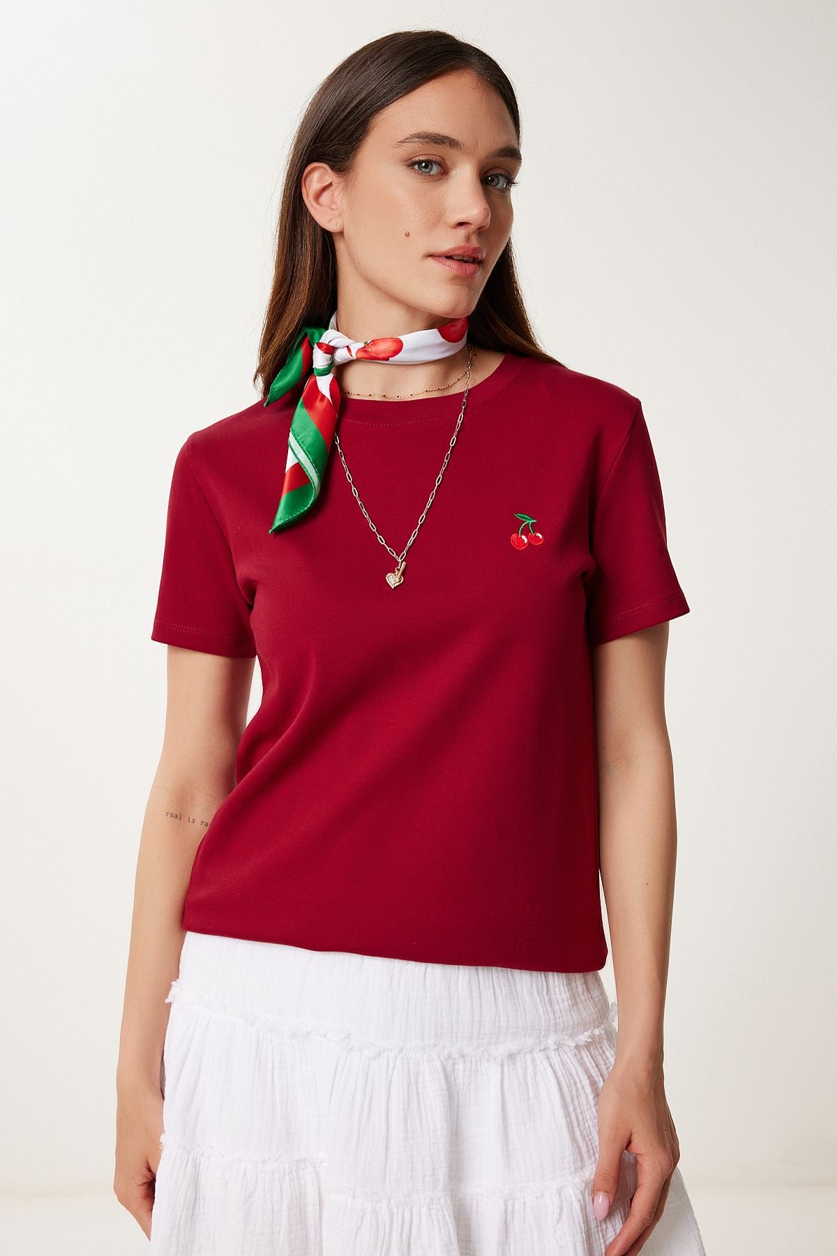 Bordo Kirazlı Nakış İşlemeli İnterlok T-Shirt BF00103