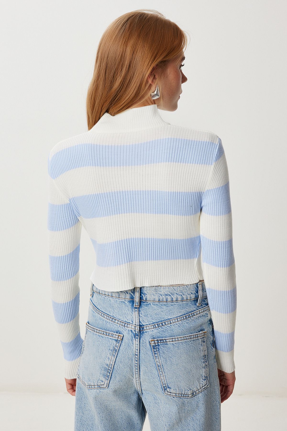 Ekru Mavi Çizgili Crop Fitilli Triko Kazak Kİ00158