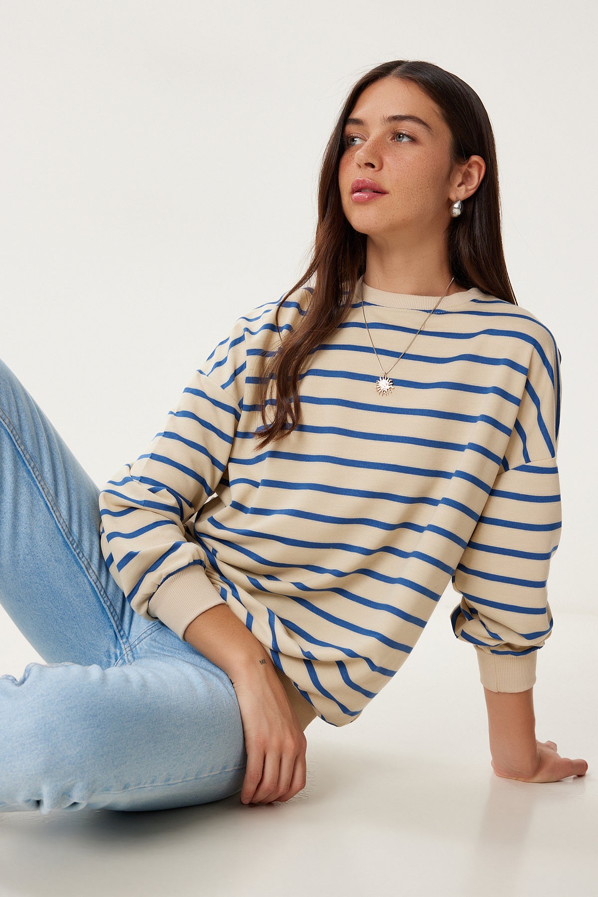 Krem Mavi Çizgili Oversize Örme Sweatshirt ZV00339