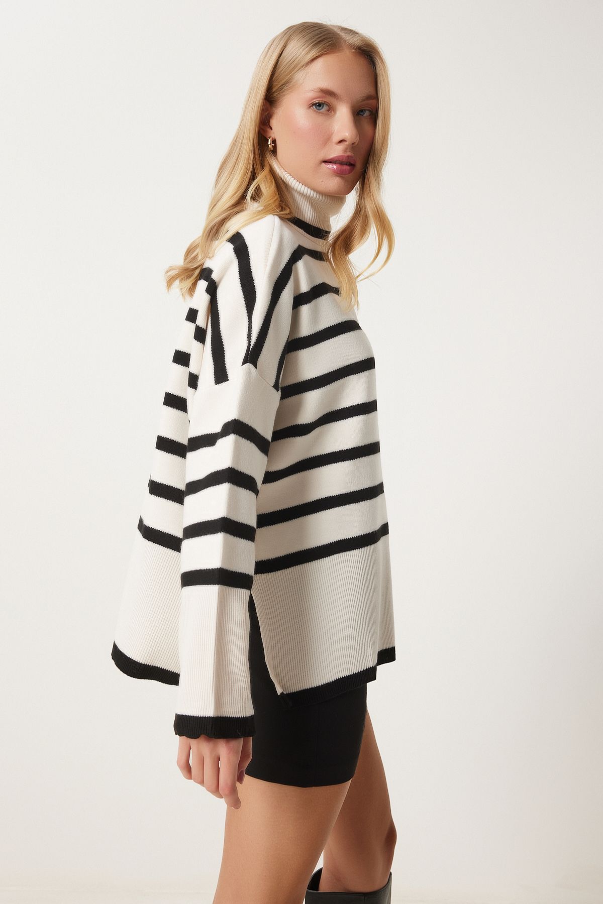 Ekru Siyah Çizgili Oversize Triko Kazak BV00122