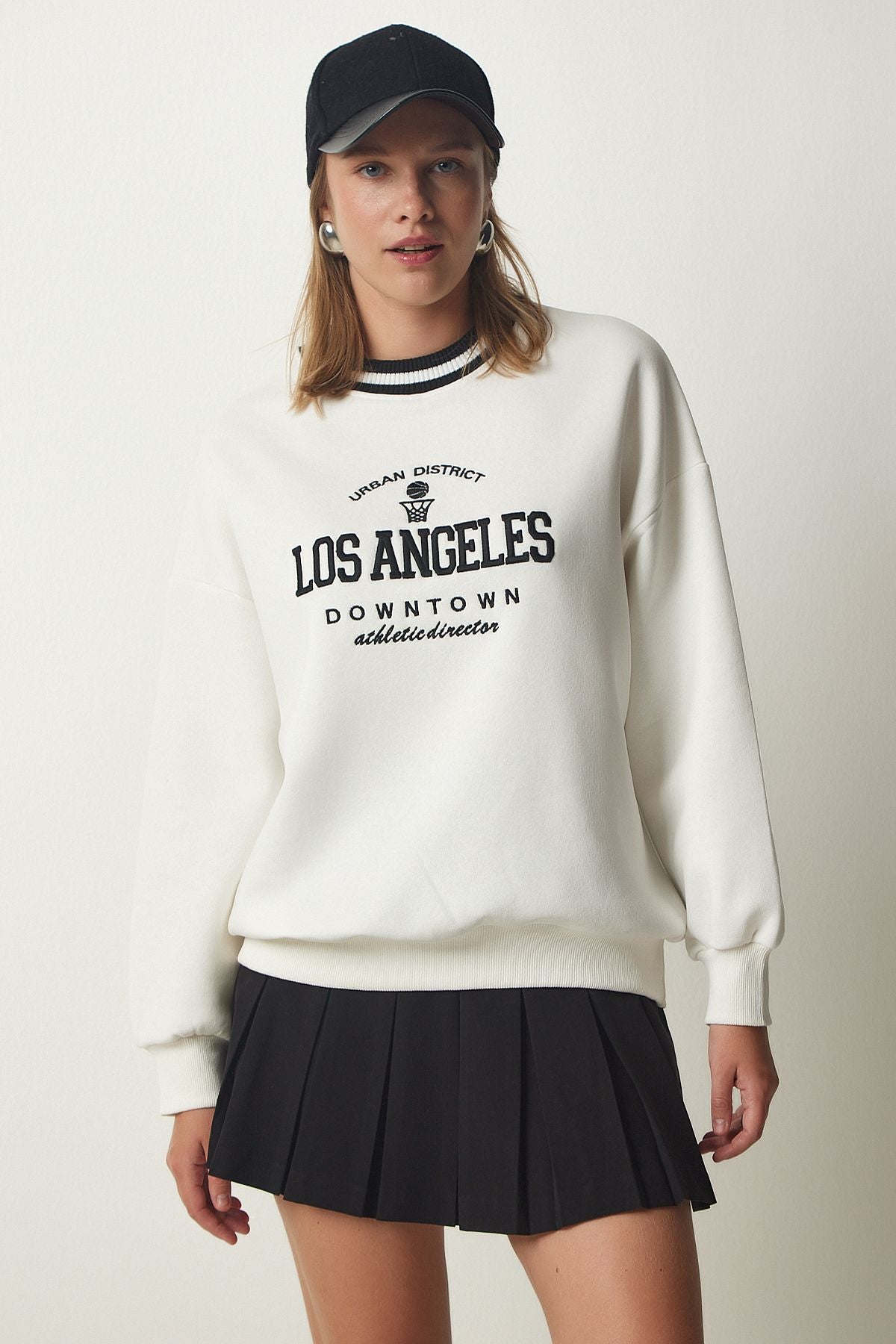 Beyaz Nakışlı Şardonlu Örme Sweatshirt HF00447