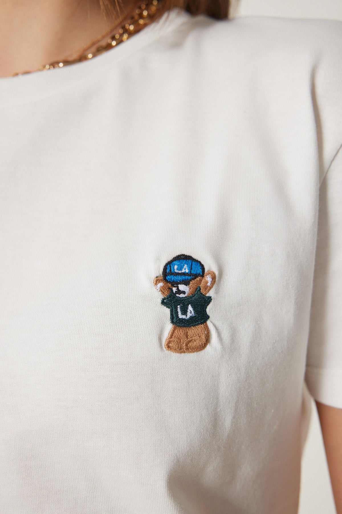 Ekru Ayıcık İşlemeli Pamuklu Örme T-Shirt CR00455