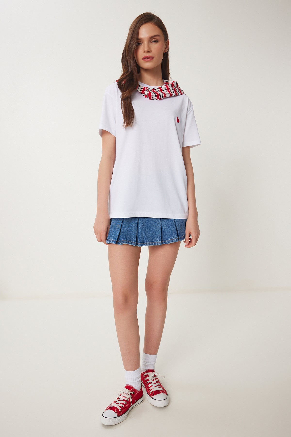Beyaz Kalp Nakışlı Pamuklu Örme T-Shirt MP00032