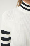 Ekru Dik Yaka Fitilli Crop Triko Kazak DD01270