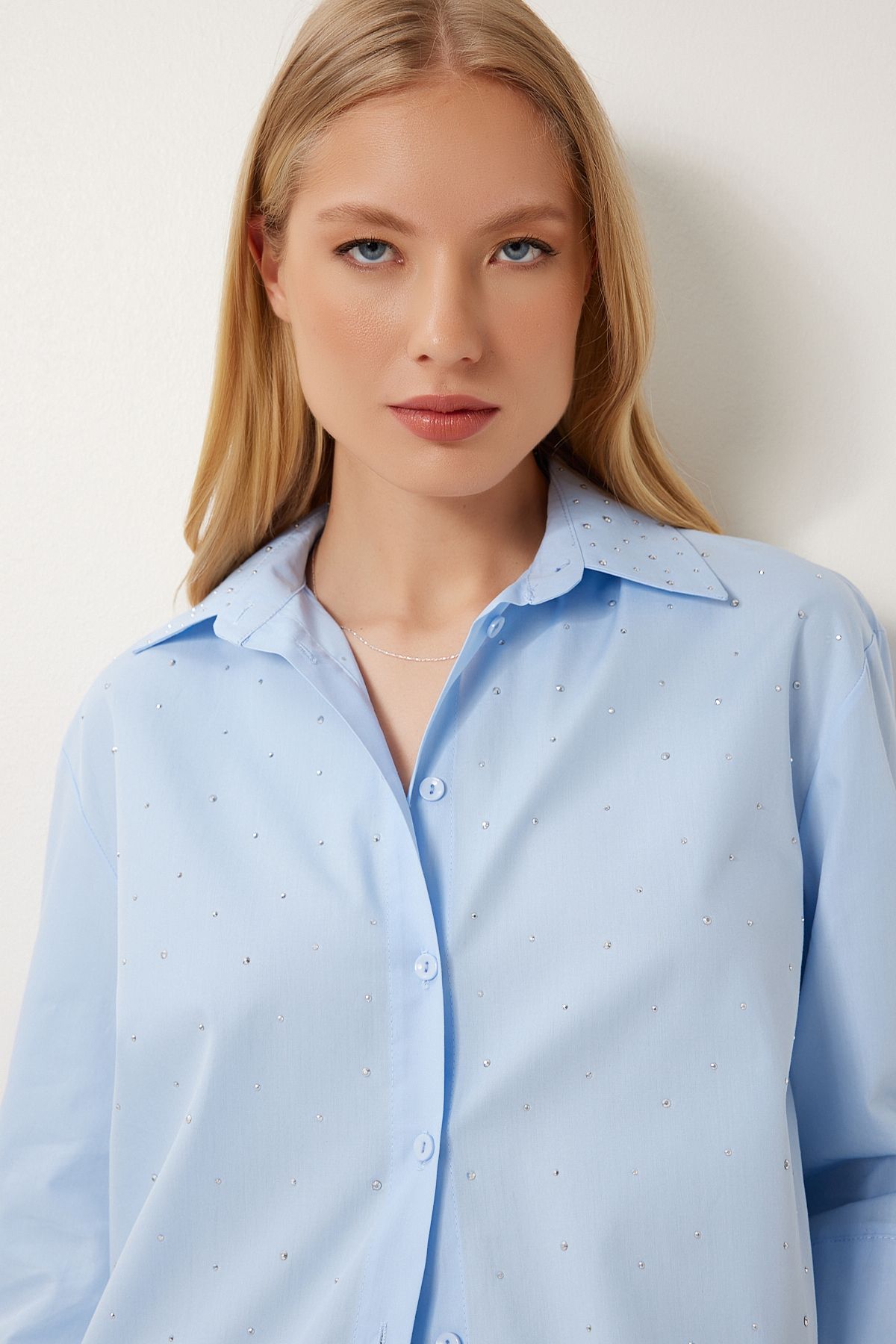 Gök Mavi Taş Detaylı Poplin Gömlek DP00256