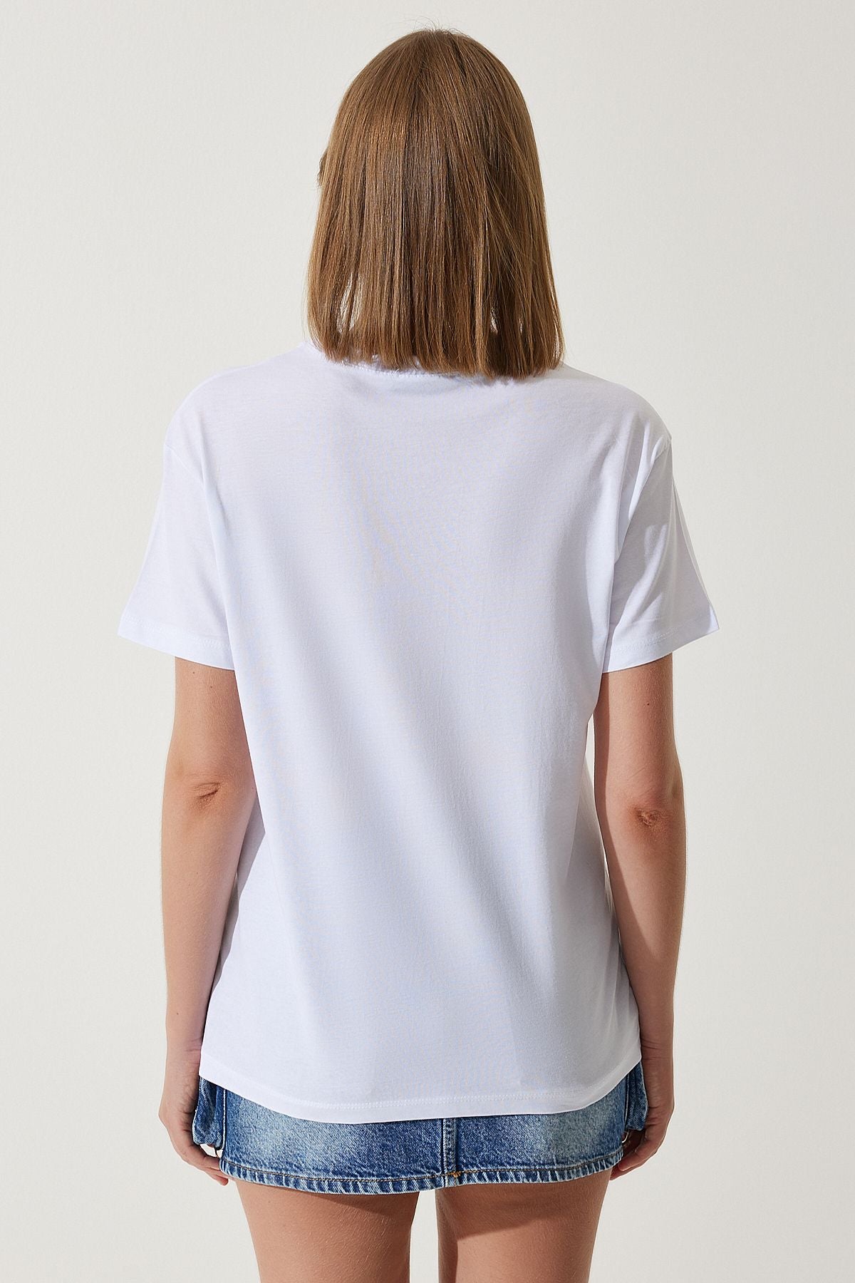 Beyaz Kalp Nakışlı Pamuklu T-Shirt MP00026