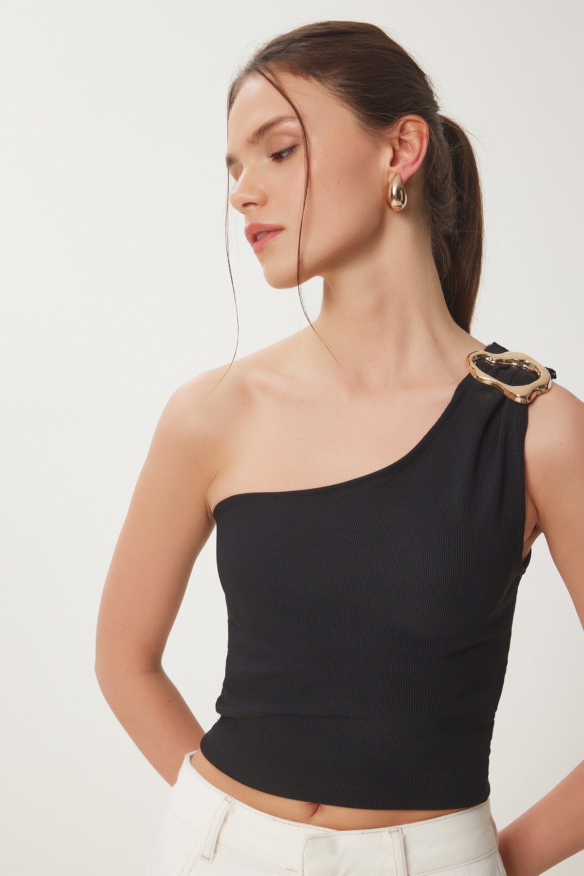 Siyah Tek Omuz Tokalı Fitilli Crop Bluz KH00096