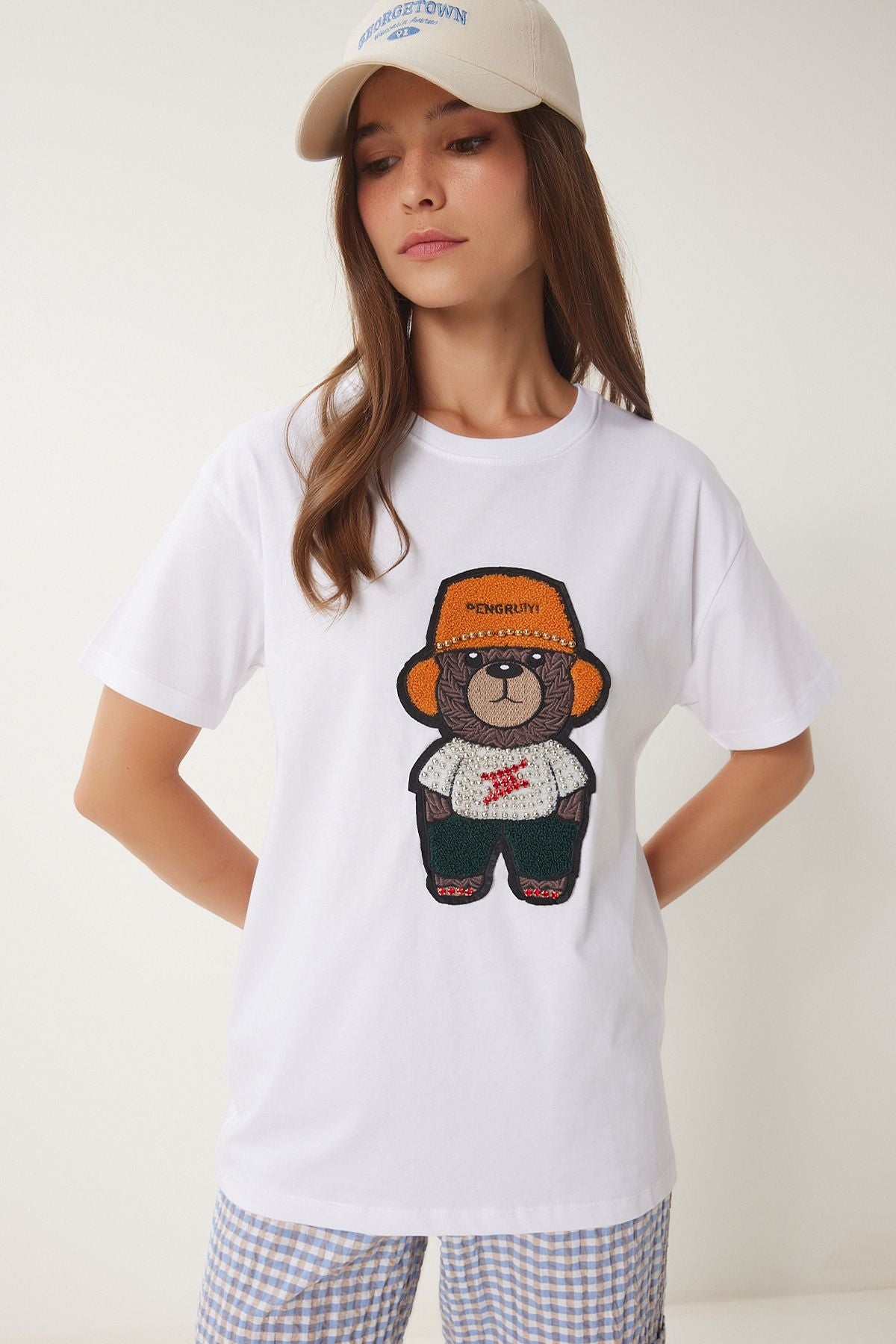 Beyaz Boncuk Detaylı Ayıcık Armalı Örme T-Shirt WE00002