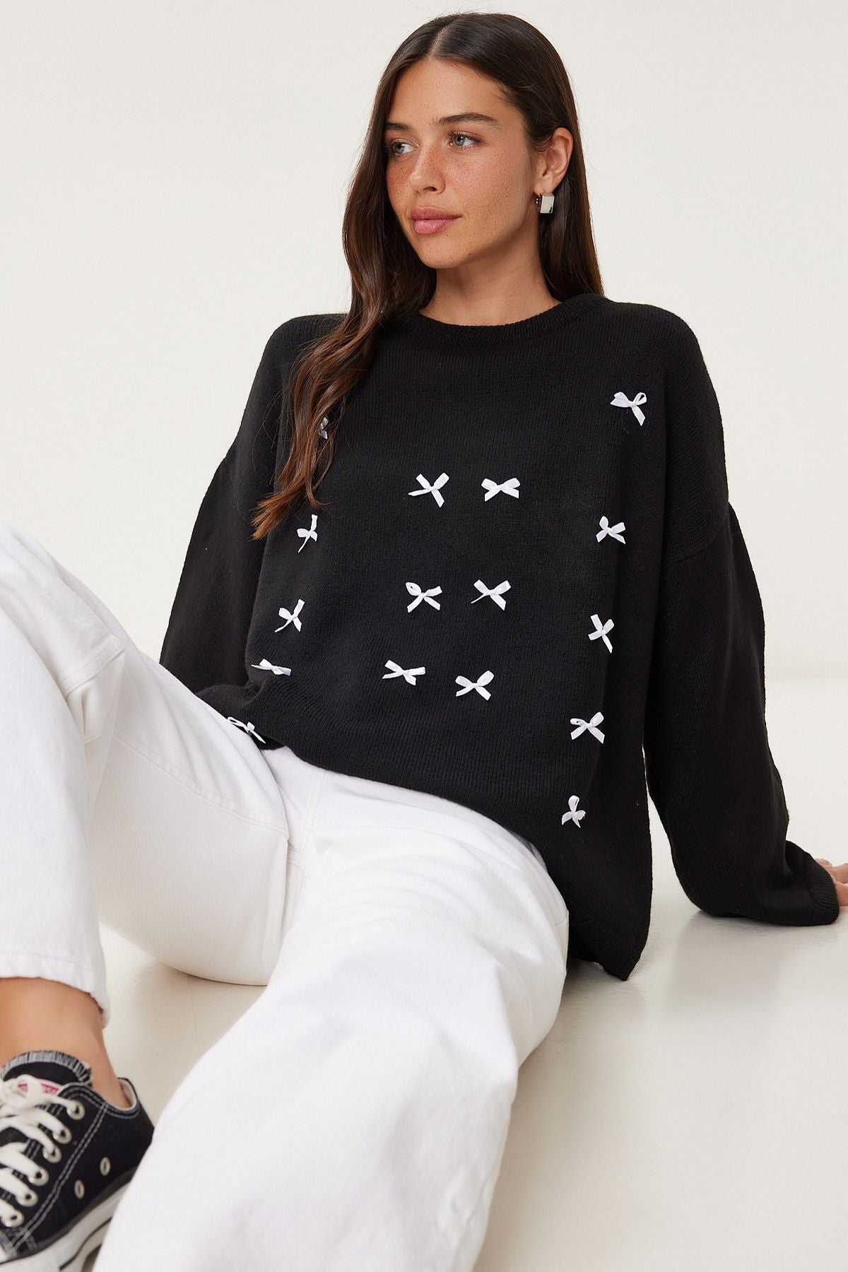 Siyah Fiyonk Detaylı Oversize Triko Kazak KB00042