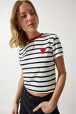 Beyaz Kalp Nakışlı Çizgili Pamuklu Örme T-Shirt CR00432