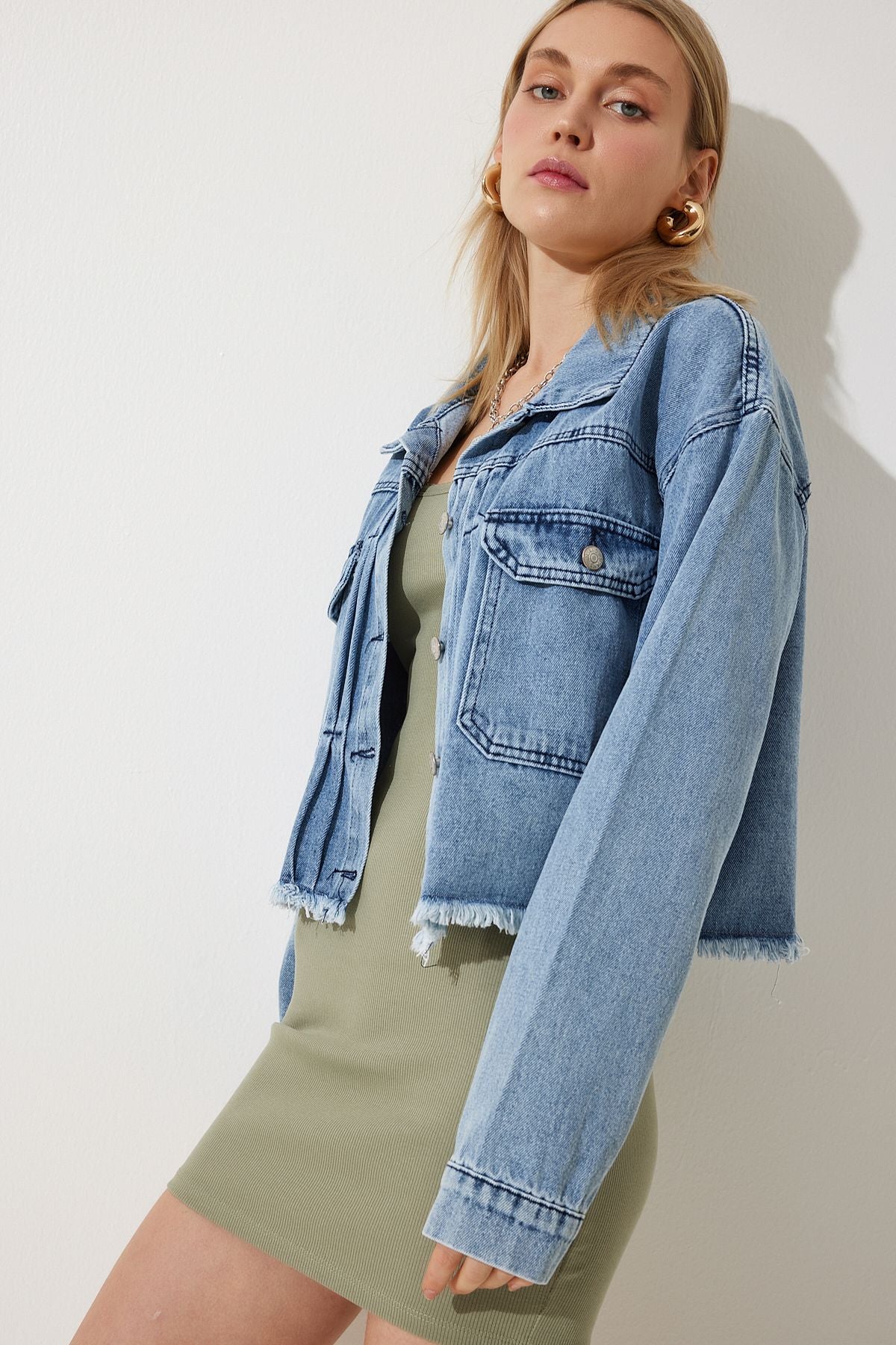 Orta Mavi Geniş Cepli Kenarları Dikişsiz Denim Ceket RV00188
