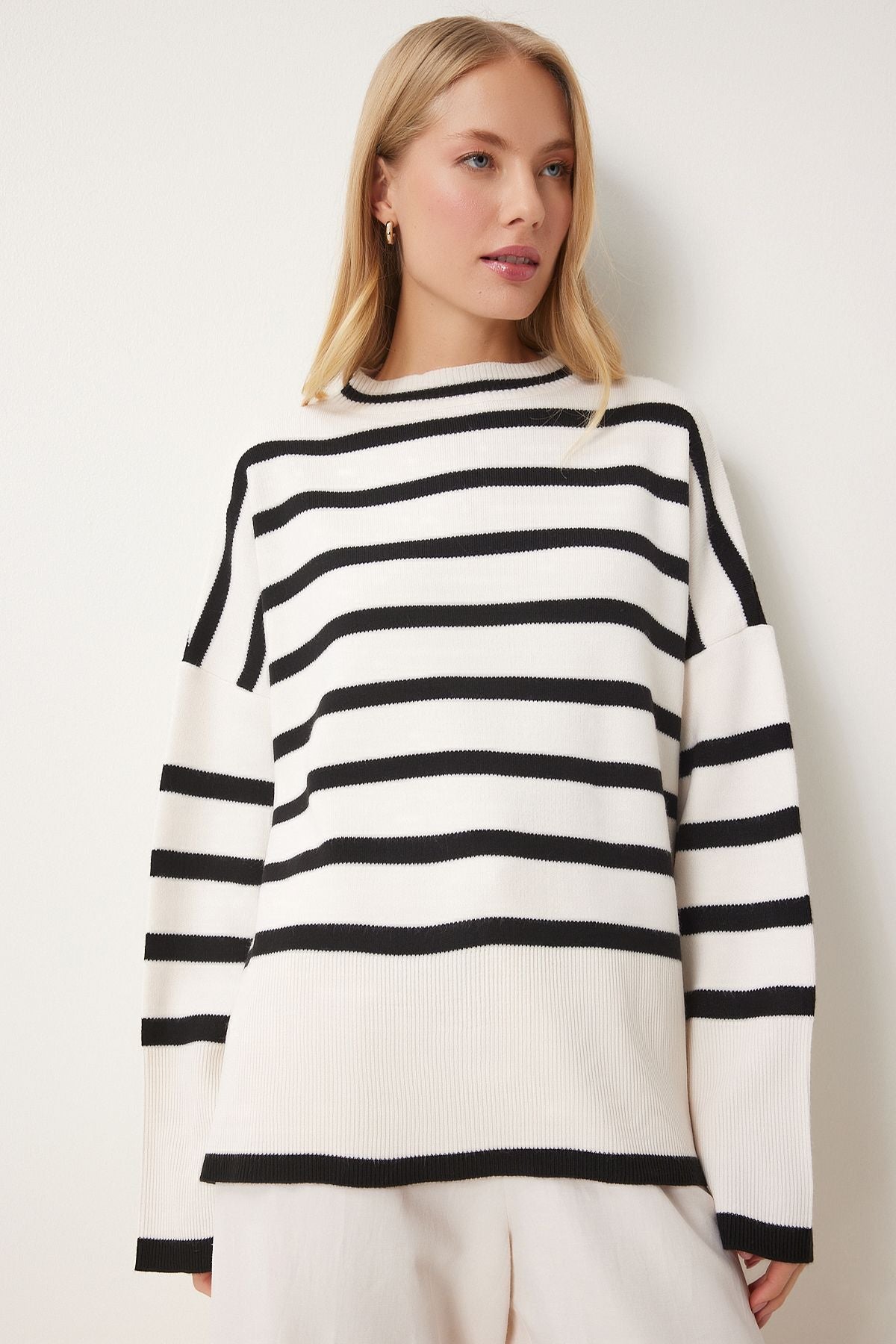 Ekru Siyah Çizgili Oversize Triko Kazak BV00121